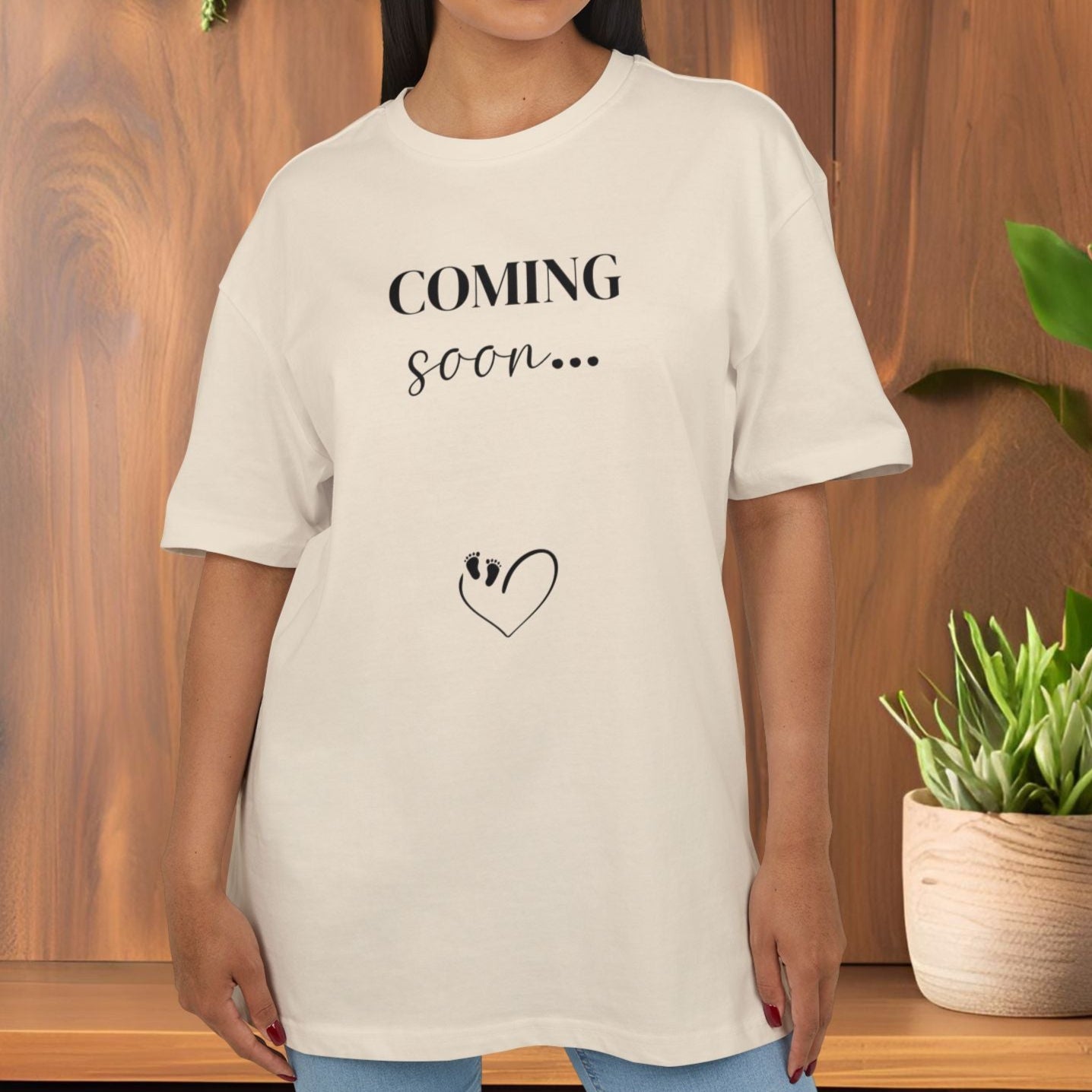 Oversized T-Shirt zur Schwangerschafts- verkündung "coming soon"