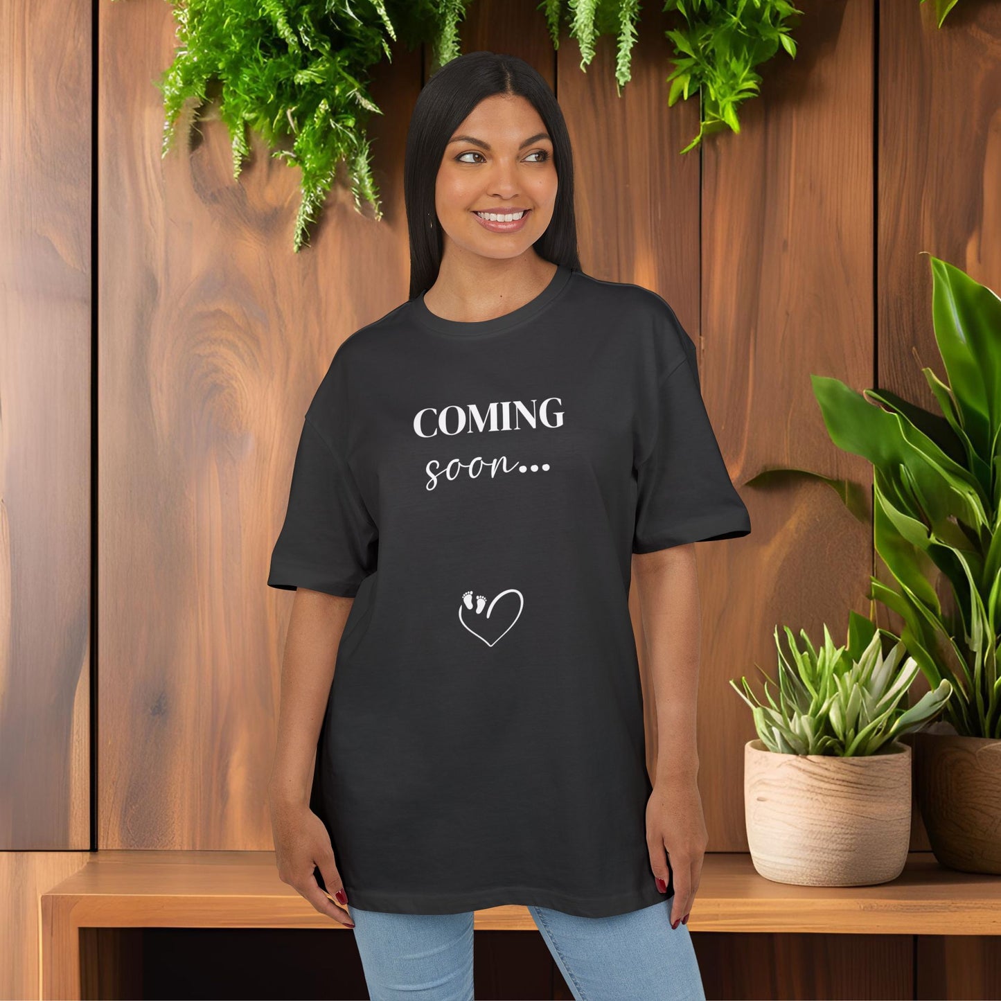 Oversized T-Shirt zur Schwangerschafts- verkündung "coming soon"